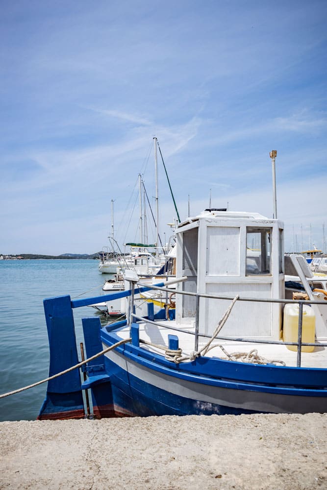 Holzboot, Kutter im Hafen